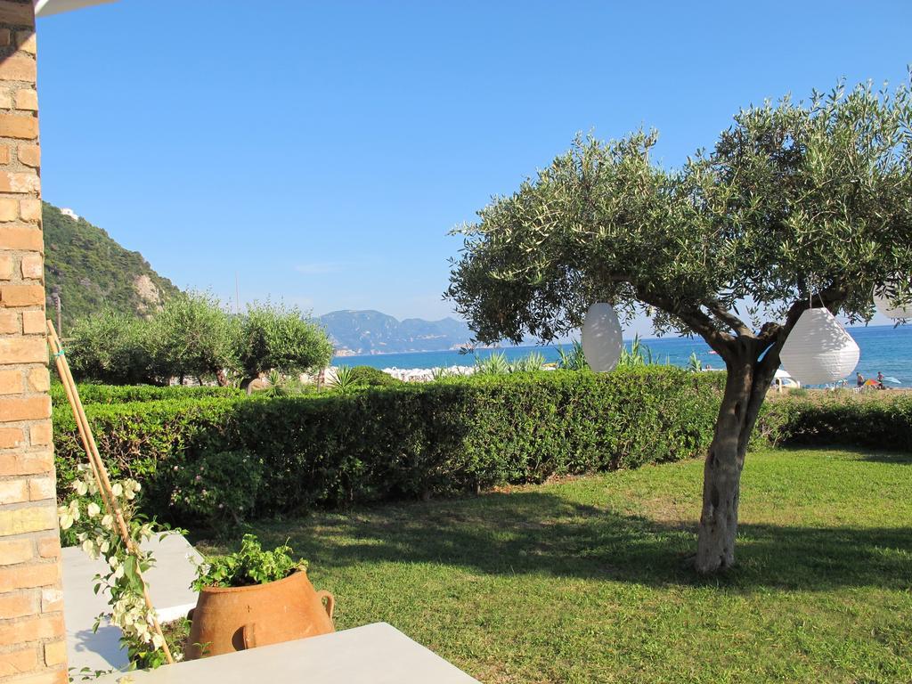 Seafront Calista Beach House With Garden Глифада Экстерьер фото
