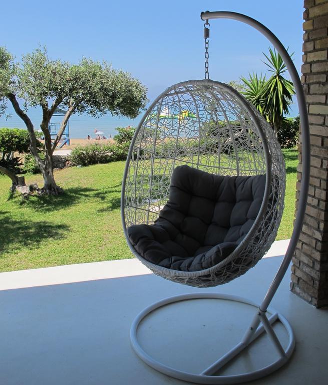 Seafront Calista Beach House With Garden Глифада Экстерьер фото