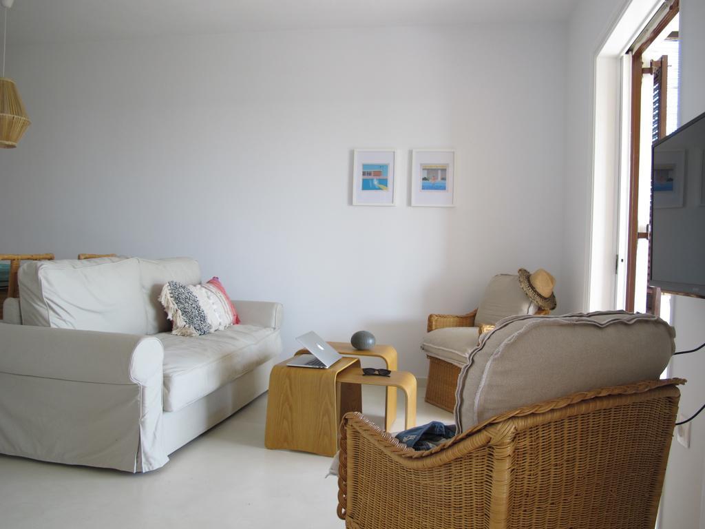Seafront Calista Beach House With Garden Глифада Экстерьер фото