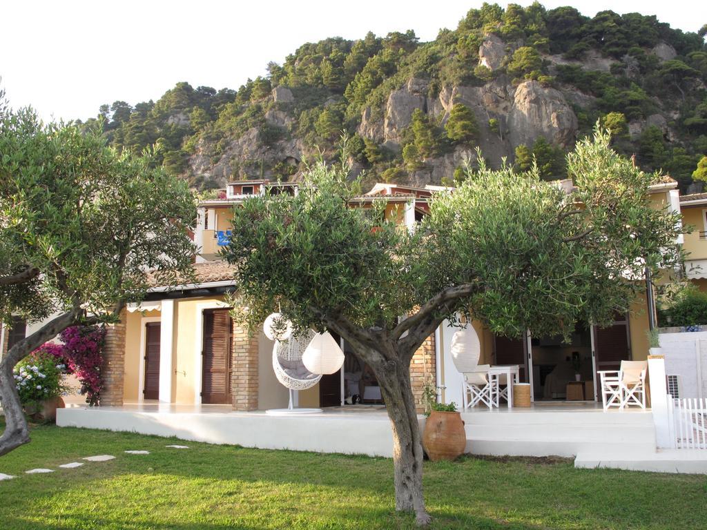 Seafront Calista Beach House With Garden Глифада Экстерьер фото