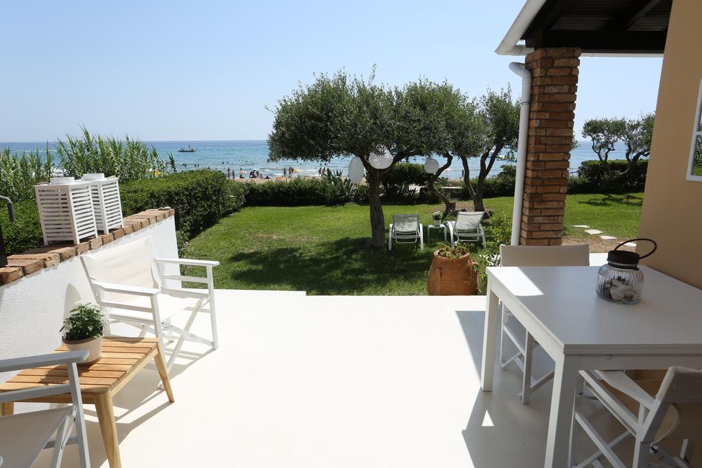 Seafront Calista Beach House With Garden Глифада Экстерьер фото
