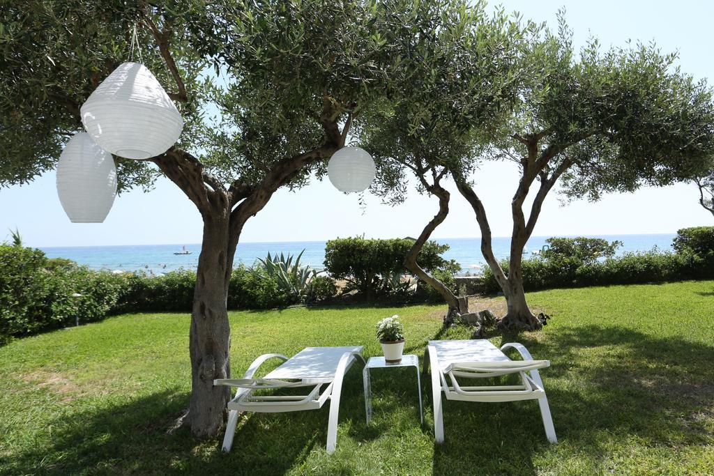 Seafront Calista Beach House With Garden Глифада Экстерьер фото