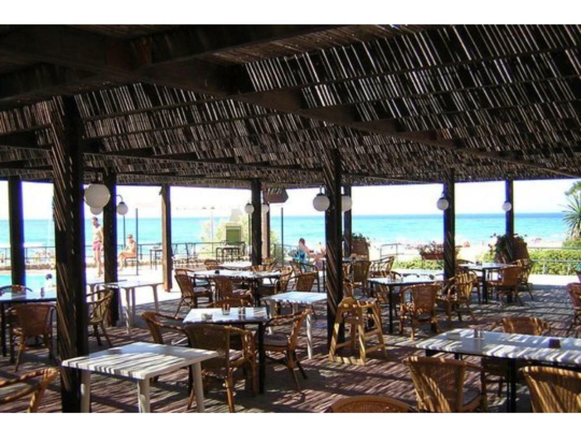 Seafront Calista Beach House With Garden Глифада Экстерьер фото